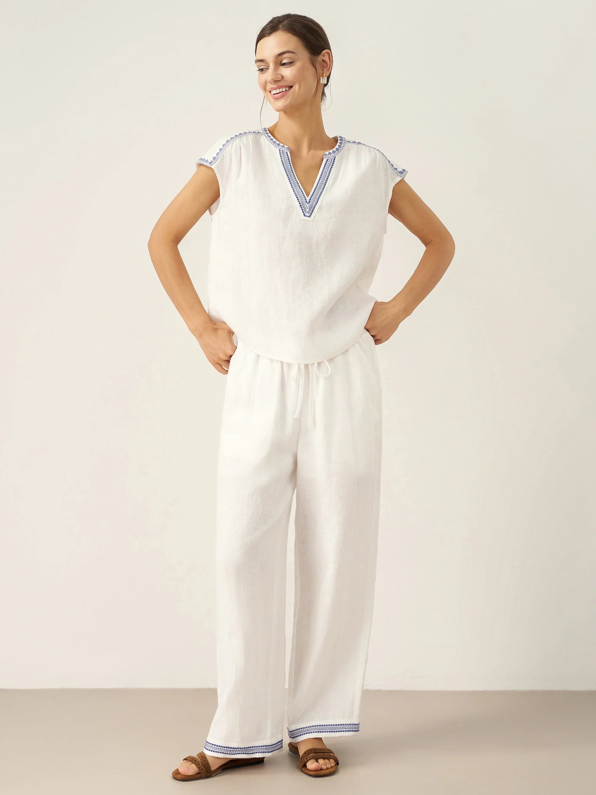 100% Linen V-Neck Embroidered Crop Top FENE