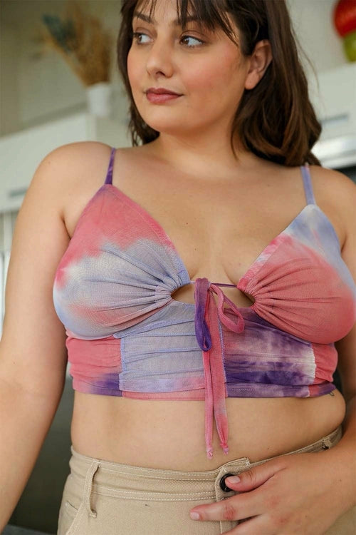 Brami plus sin mangas con abertura frontal de malla tie-dye